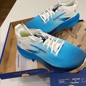 NIB RunDisney Brooks Men's Adrenaline GTS 25 Gradient Blue Shoes SZ 9 men